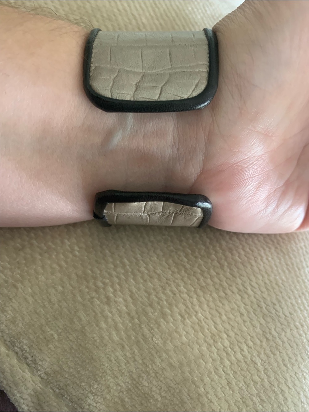 Handmade in USA Women’s Silver Metallic & Black Alligator Leather Cuff Bracelet - Picture 2 of 6